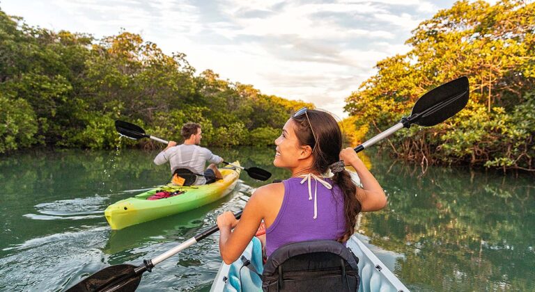 tourists kayaking in the Florida Keys